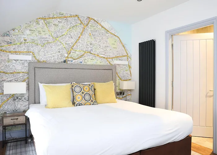 Cairn Hotel & Apartments